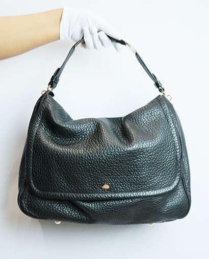 Evelina Hobo, front view